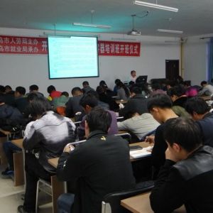 昌吉州特檢所為企業(yè)開設(shè)維語起重機(jī)作業(yè)人員培訓(xùn)班