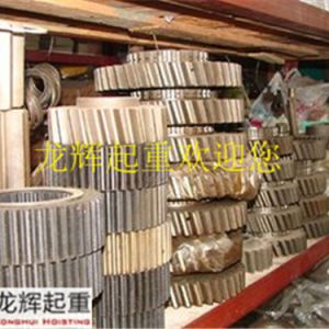 在生產(chǎn)過(guò)程中，起重機(jī)的齒輪應(yīng)用標(biāo)準(zhǔn)。
