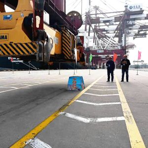 起重裝卸機械操作工職業(yè)鑒定在青島港灣職院舉行